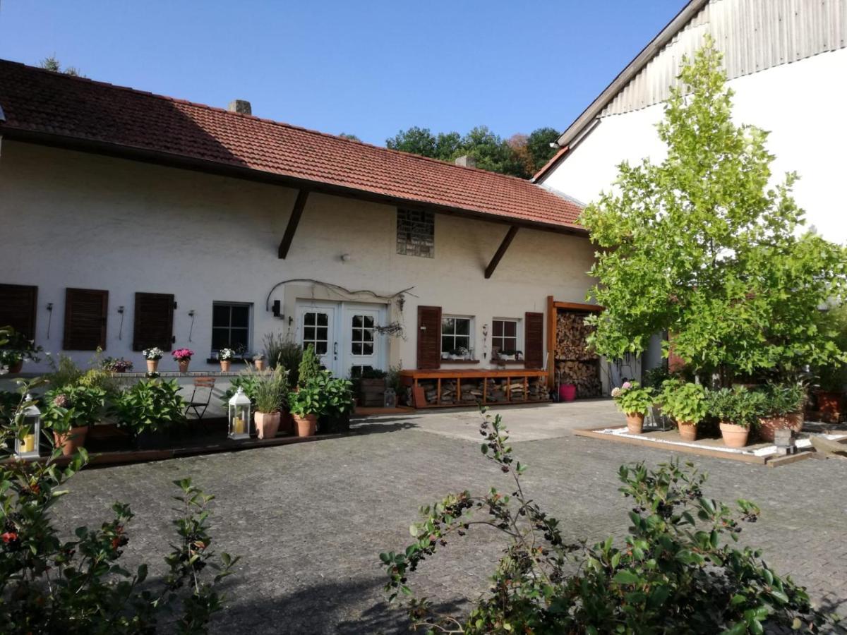 Apartment Zurück Zur - Urlaub Im Zirkuswagen, Sommeratelier Oder Tipi Adenbach